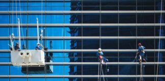 Ile zarabia sprzątaczka w policji?